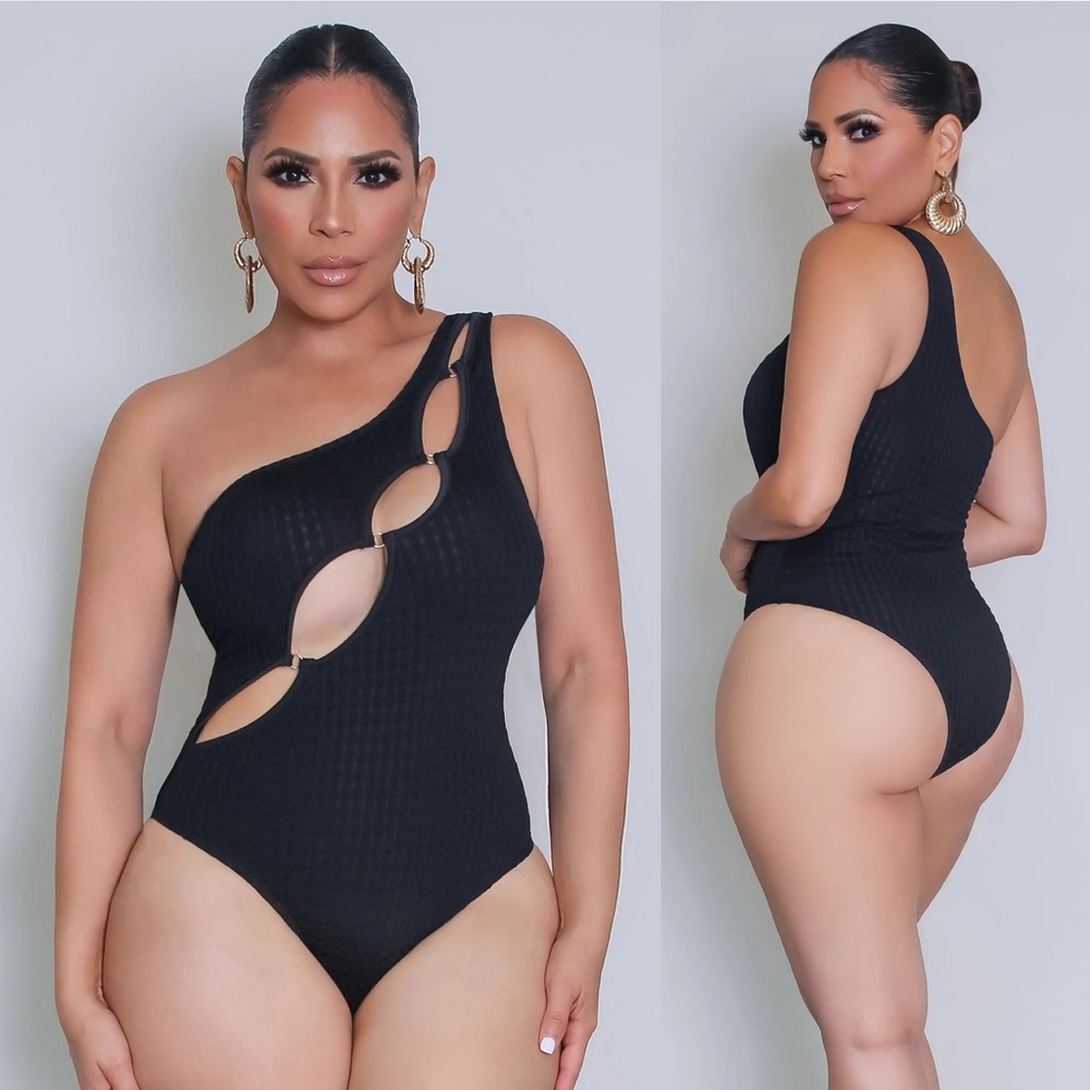 CUT OUT ONE SHOULDER ONE PIECE SWIMSUIT